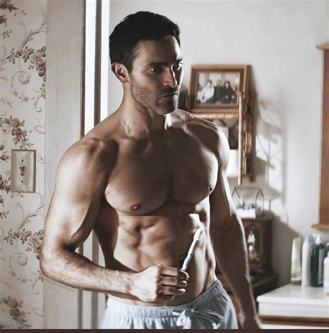 tyler hoechlin ass|Tyler Hoechlin’s physique in Superman and Lois is top。